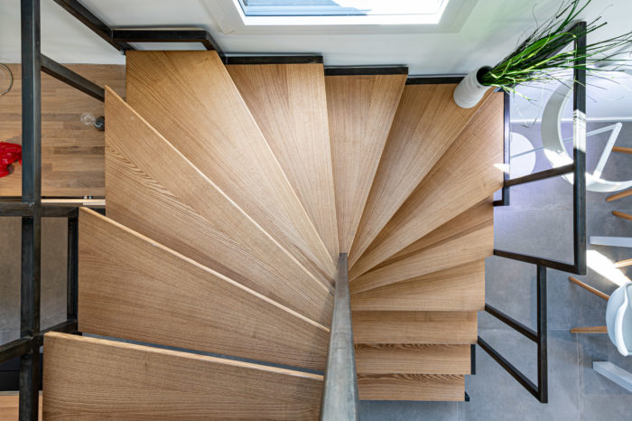 Escalier bois avec ossature et garde-corps en acier à Aix Les Bains, Haute Savoie