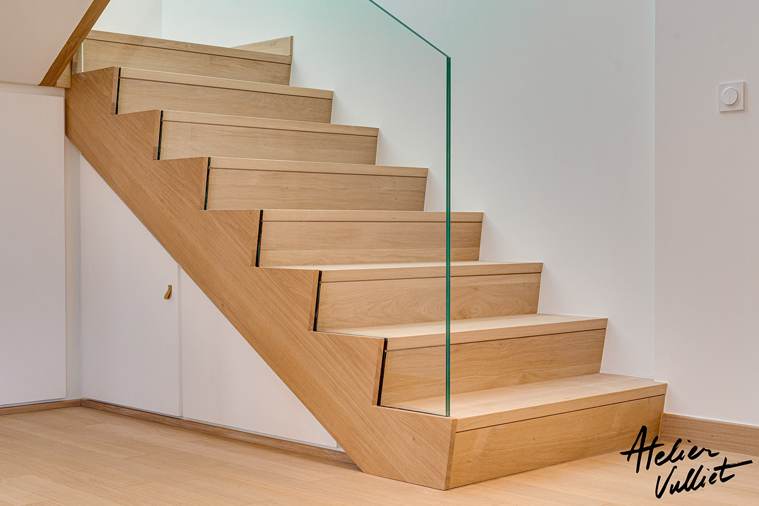 escalier design en bois et verre a annecy